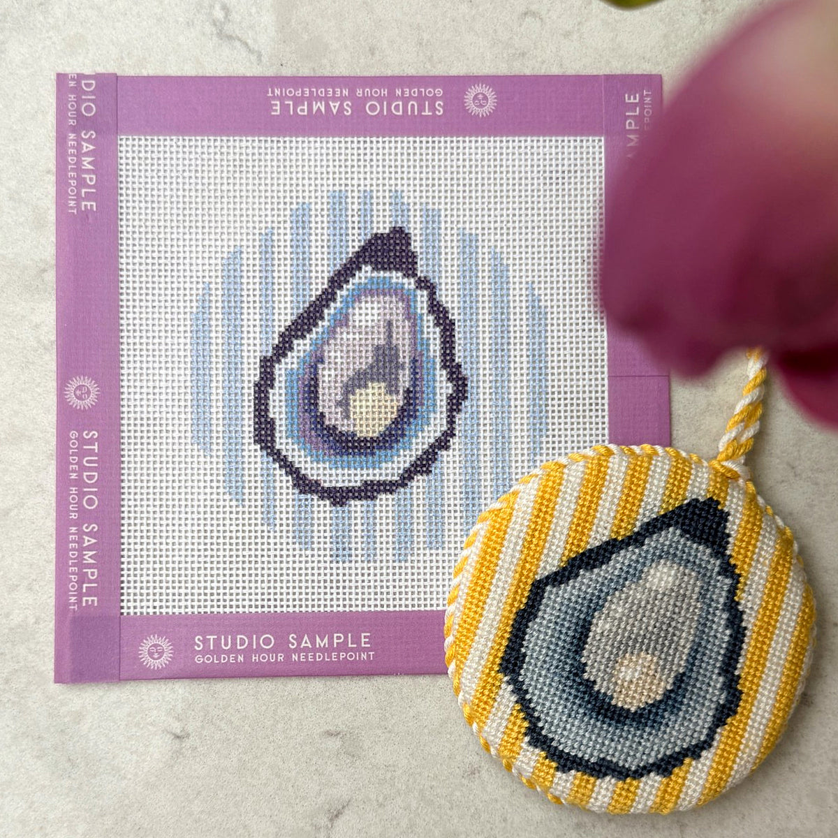 Blue Oyster Round Canvas SAMPLE