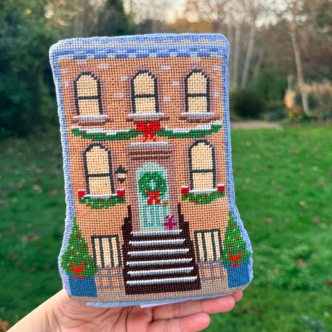 Brownstone – Needlepoint Village Townhouse Pattern
